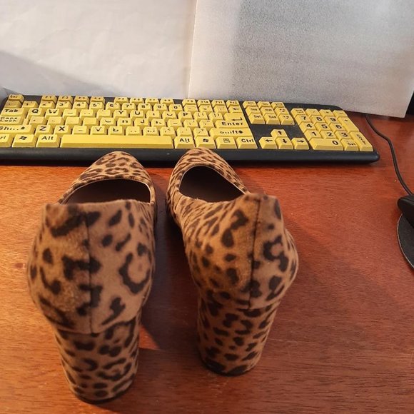 NEW ! Aerosoles Women Mid Heel Pump Leopard Print Calf Hair Size 7.5 - Picture 4 of 8